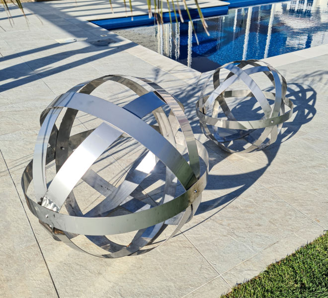 Heritage orb stainless steel